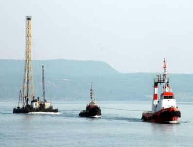 KARABIGA - Çanakkale Boğazı’ndan Duba Geçişi