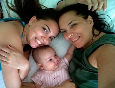 İkinci kez anne olan Yeşim Salkım eridi