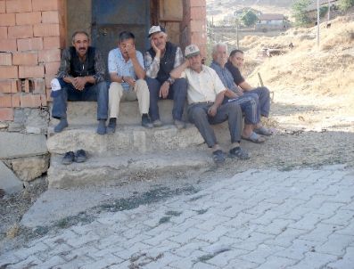 Köylüler Evlerinin Yanmaması İçin Nöbet Tutuyor