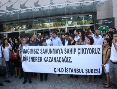 İSTANBUL BAROSU - Avukatlar, Adliye Önündeki Eylemlerine Devam Etti