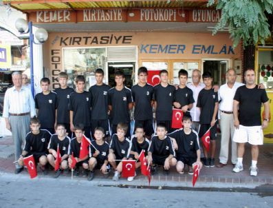 Burhaniye’de Genç Sporculara Esnaf Desteği