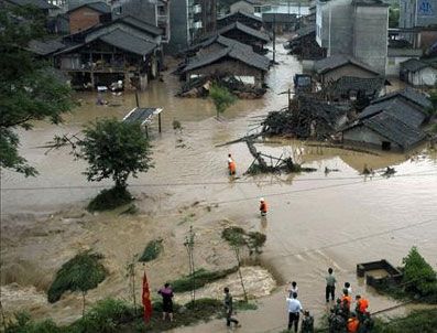 Çin'de seller can almaya devam ediyor