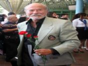 Kadir İnanır`a `ödül` Tepkisi