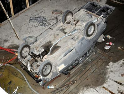 Otoparktaki Araç İnşaat Ç Ukuruna Düştü