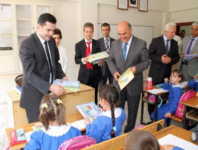 SEFER YıLMAZ - Talas Belediyesi’nden Öğrencilere Kırtasiye Yardımı