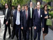 Otele yürüyerek gitti