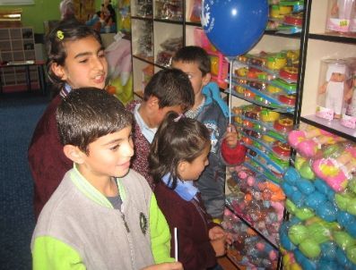 Türkiye'nin İlk Ücretsiz Oyuncak Evi Erzurum'da Açıldı