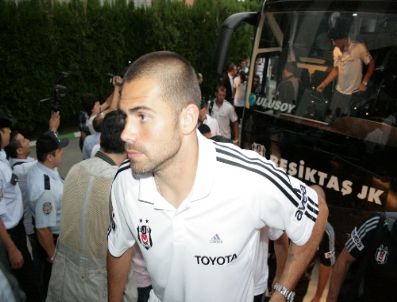 VEDAT MÜFTÜOĞLU - Beşiktaş, Bursa’da Çiçeklerle Karşılandı