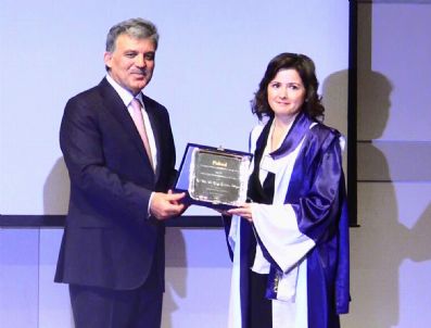 YUSUF ZİYA ÖZCAN - Cbü Öğretim Üyesine Cumhurbaşkanı Gül'den Ödül