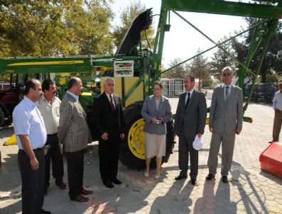 SEVDE BAYAZIT KAÇAR - Çiftçiler Yeni Makinelerine Kavuştu