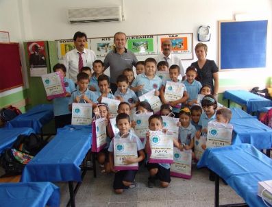 HALIL DOĞAN - Çiftlik Belediyesi Geleneksel Kırtasiye Yardımını Sürdürdü