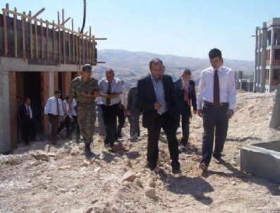 CEVAT UYANıK - Hasankeyf Protokol Üyeleri Yeni Yerleşim Yerini Ziyaret Etti