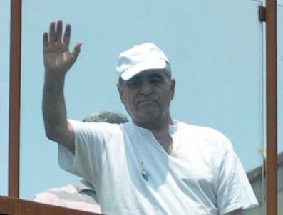 İZZET ÇAPA - İbrahim Tatlıses oyun oynayarak iyileşecek