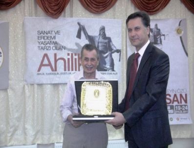 65 Yıllık Berbere Yılın Ahilik Ödülü Verildi