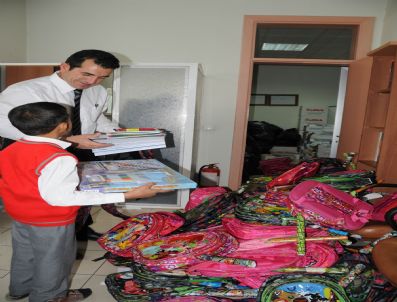 Afyonkarahisar'da 750 Öğrenciye Kırtasiye Yardımı