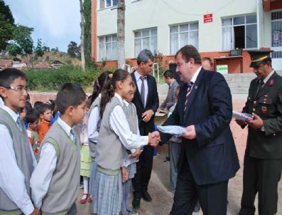Belediyeden Öğrencilere Kırtasiye Yardımı
