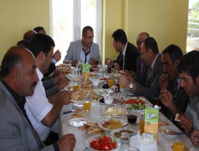 OSMAN DÖLEK - Bitlis İl Tarım Müdürü Bülent Korkmaz Çiftçilerle Bir Araya Geldi