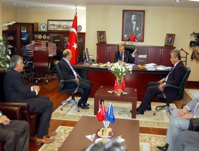 TURGAY DEVELİ - Chp’den Vali Coş’a Ziyaret