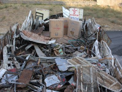 Hurda Yığınları Arasında 161 Bin 500 Paket Kaçak Sigara