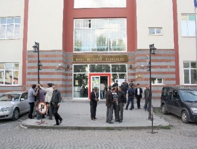 NEVZAT BOZKUŞ - Kadro Fazlası İşçiler, Belediye Başkanı Bozkuş'un Üzerine Yürüdü