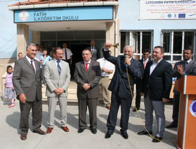 HALUK ŞIMŞEK - Milletvekili Yeni Ders Zili Çaldı, Kepçe İle Yemek Dağıttı