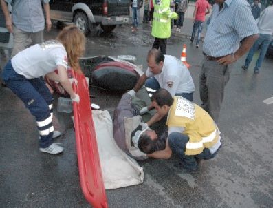 Otomobil Kavşakta Motosiklete Çarptı: 1 Yaralı