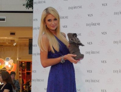 Paris Hilton Hayranlarıyla Buluştu