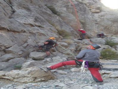 TÜRKIYE DAĞCıLıK FEDERASYONU - Sakaryalı Dağcılar Niğde Aladağlar’da