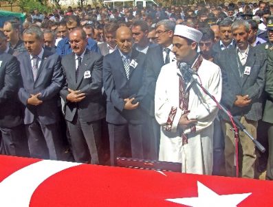 MESUT DEDEOĞLU - Şehit polis okulu öğrencisi memleketi Afşin'de toprağa verildi