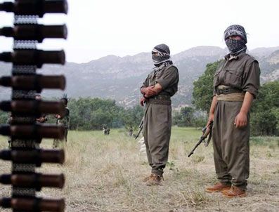 BAHARLAR - Diyarbakır'da teröristler öğretmen kaçırdı