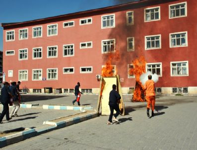 İBRAHIM TÜRKOĞLU - Erciş`te Yangın Tatbikatı