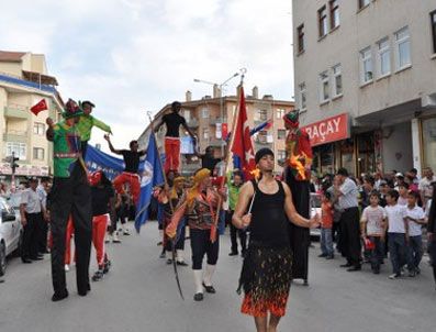 YAKUP ODABAŞı - Gölbaşı Festivali renkli görüntülerle başladı