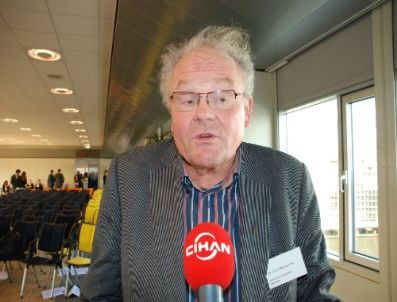 Hollandalı Felsefe Doktoru Steunebrink, Wilders’e Tepki Gösterdi