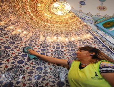 İzmir Büyükşehir Camileri Temizledikten Sonra Onaracak