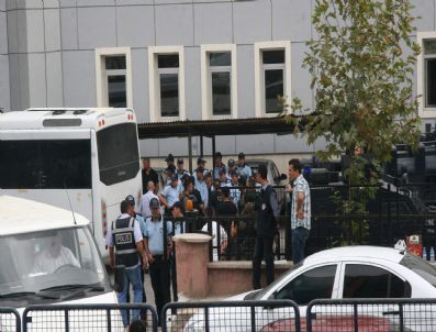 RESUL SADAK - Kck Operasyonunda Gözaltına Alınan 3 Belediye Başkanı Diyarbakır`a Getirildi