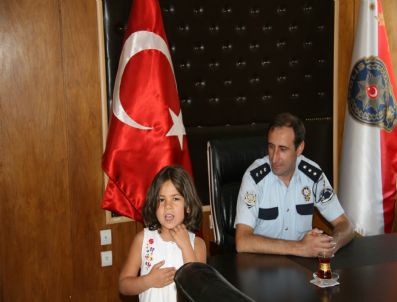 SERAP YıLMAZ - Minik Öğrencilerden Polislere Ziyaret