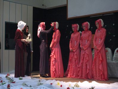 HÜMEYRA AKBAY - Müftülükten Bayan Hafızlara Taç Töreni