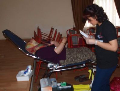 Selendi`de Kızılay`a Kan Bağışı