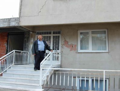 Simav`da Meydana Gelen Depremde 684 Bina Ağır Hasar Gördü