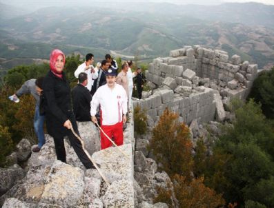 Tanıtmak İçin Karasis’e Çıktılar