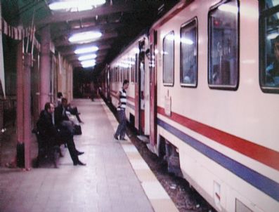 Trende Bomba Olduğuna Dair Gelen İhbar Polisi Alarma Geçirdi