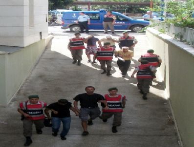 Uyuşturucudan Göz Altına Alınan 15 Kişi Adliyeye Sevk Edildi