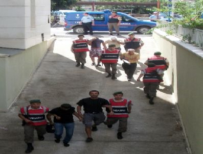 Uyuşturucudan Göz Altına Alınan 15 Kişi Adliyeye Sevk Edildi