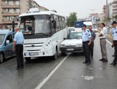 Zincirleme Kazada 5 Araç Hasar Gördü