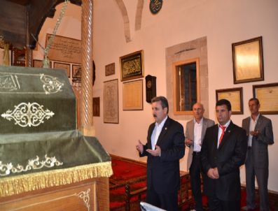 HAMİT DEMİR - Bbp Genel Başkanı Destici, Somuncubaba Türbesi`ni Ziyaret Etti