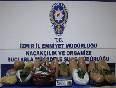 İzmir`de Uyuşturucu Operasyonlarında 7 Gözaltı