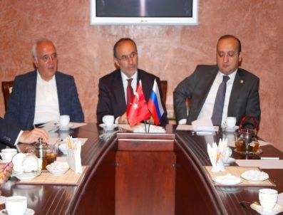 Kapusuz: Putin’in Partisi Duma Seçimlerinde Yüzde 55-60 Oy Alır (özel)