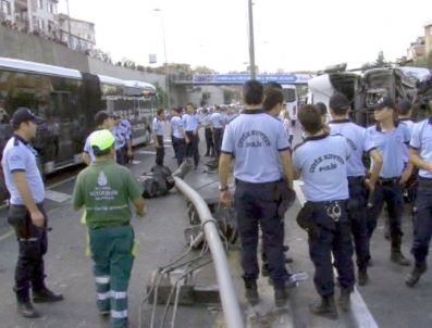 Mitinge Giden Çevik Kuvvet Otobüsü Devrildi: 9 Yaralı