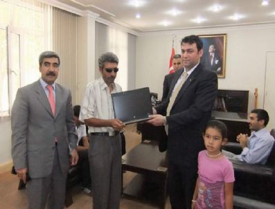 Engelli Vatandaşlara Bilgisayar Hediye Edildi