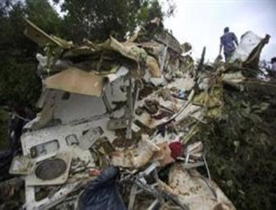 EVEREST DAĞı - Nepal'de Turistleri Taşıyan Uçak Düştü 19 Ölü
